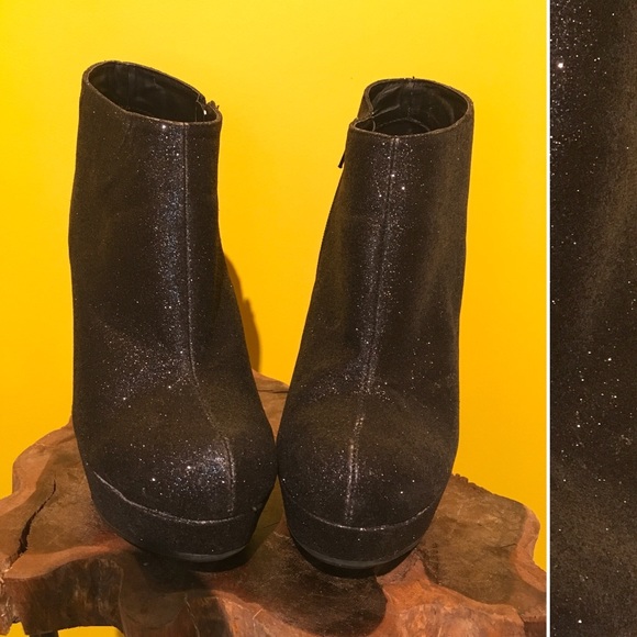 *NEW* Diamond Accented Ankle Booties - Picture 6 of 8